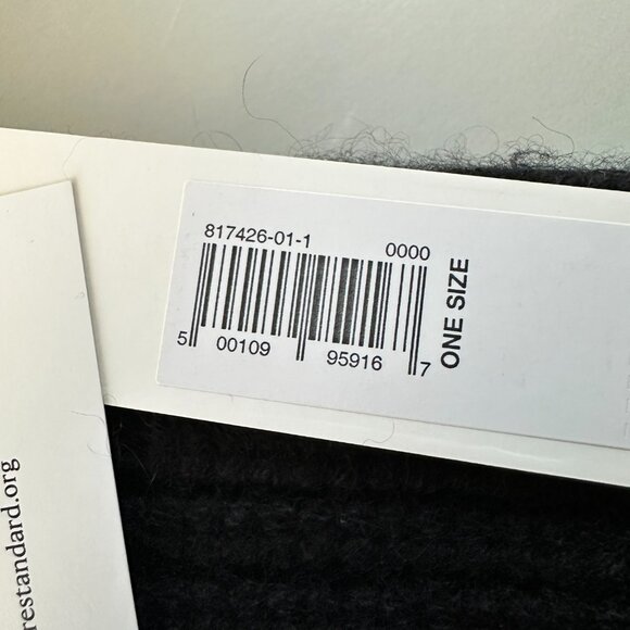 Banana Republic Curio Cashmere Scarf Unisex NEW Soft Knit Luxury Gift Wrap - Picture 3 of 5